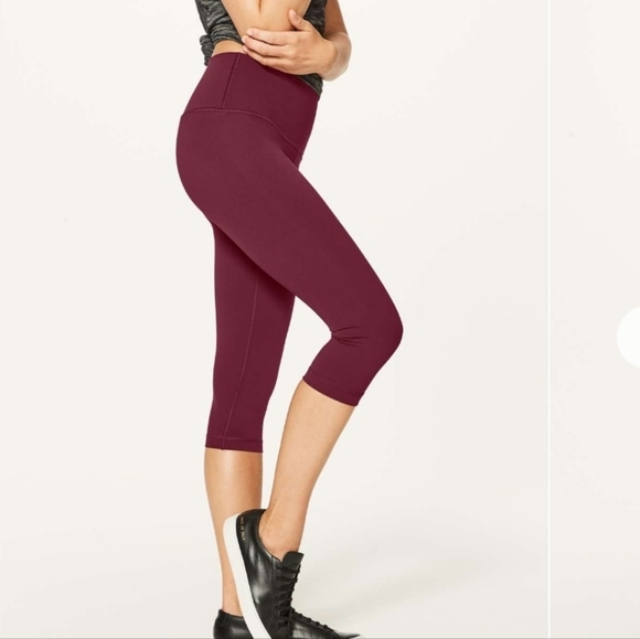 Lululemon Wunder Under Hi-Rise 1/2 Tight Full-On Luxtreme 17" Size 4 Burgundy - Picture 1 of 6